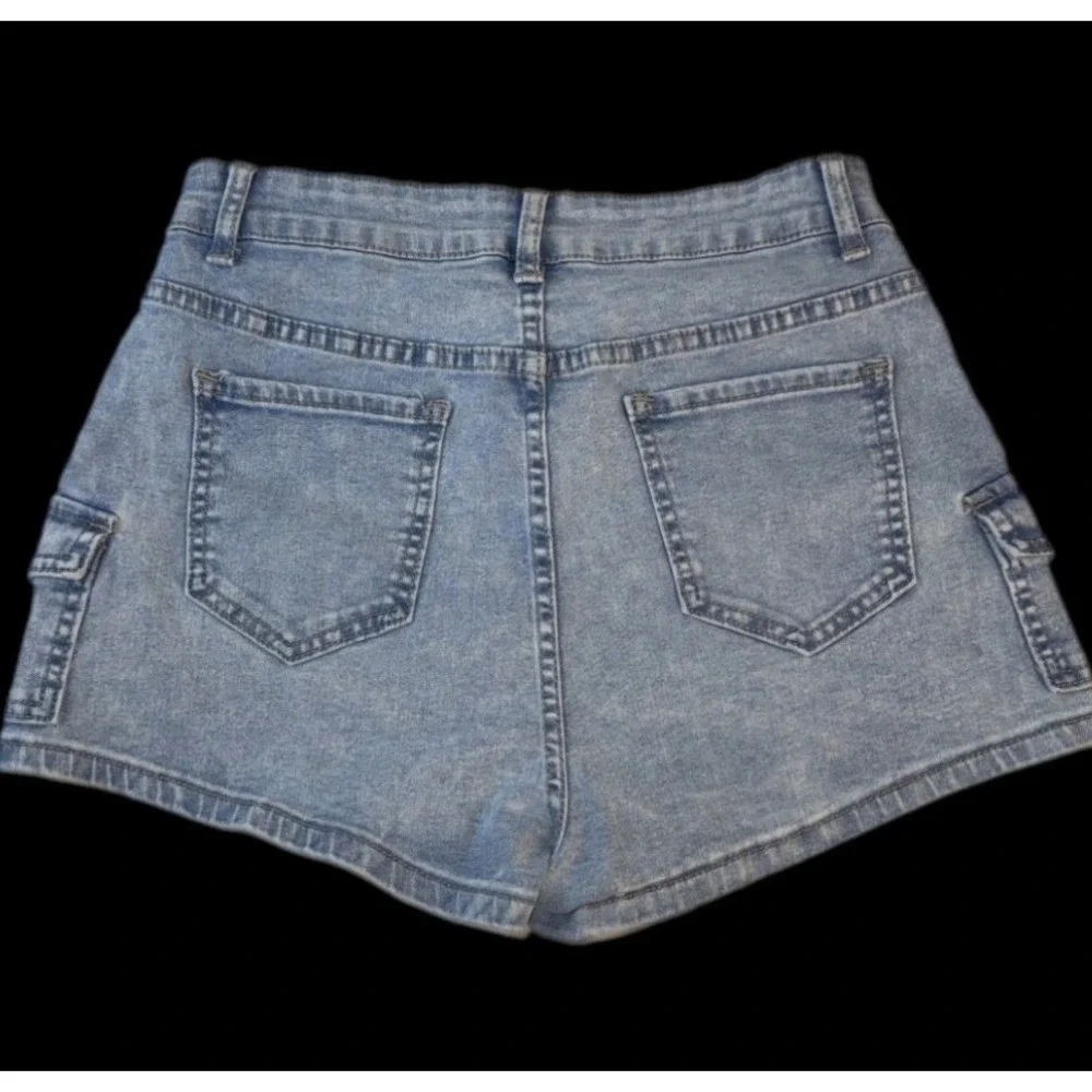 Women's Denim Cargo Shorts Light‎ Wash Size 30 (W26) Stretch Medium Rise